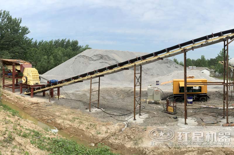 石灰?guī)r破碎現(xiàn)場(chǎng) 石灰?guī)r破碎現(xiàn)場(chǎng)