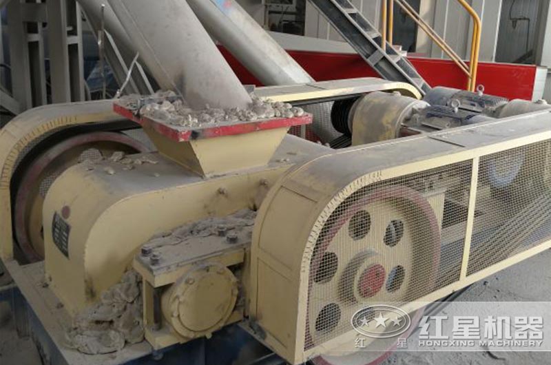 關(guān)于對(duì)輥式破碎機(jī)，客戶常問(wèn)的5個(gè)問(wèn)題（紅星老師傅實(shí)地講解）