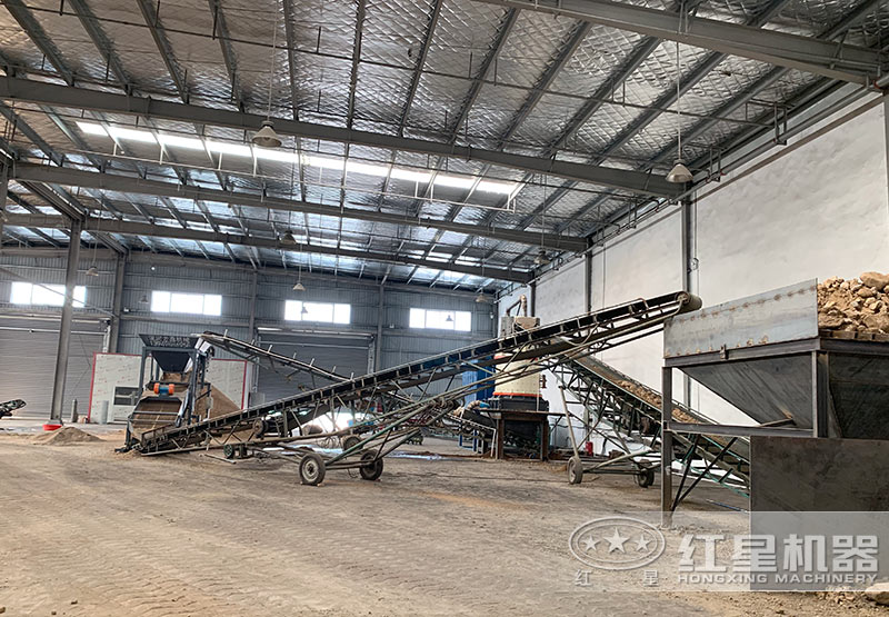 紅星立式復(fù)合破碎機現(xiàn)場實拍 紅星立式復(fù)合破碎機現(xiàn)場實拍