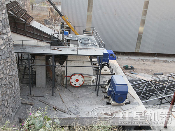 安裝、調試好投入生產的重錘頭破碎機