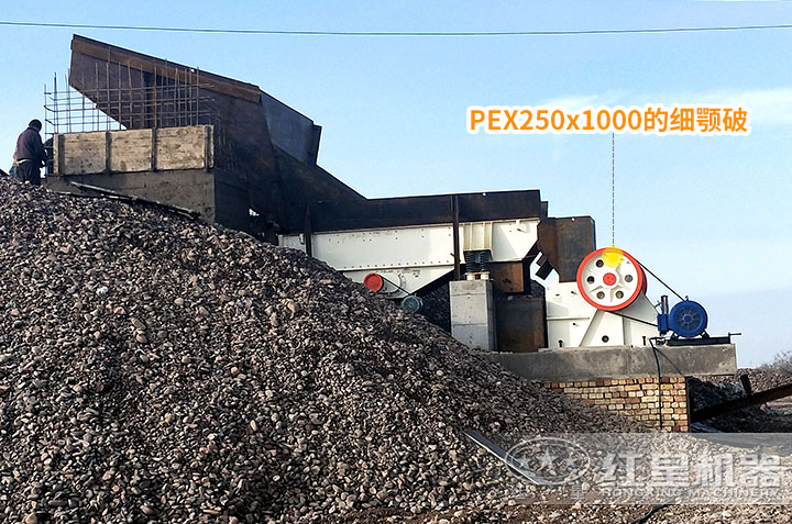 顎式破碎機作業(yè)現場